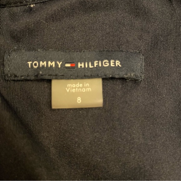 Tommy Hilfiger Short Sleeved Flowered Waterfall Dress.  Size 8 - Picture 6 of 7